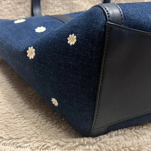 KATE SPADE NEW YORK Slide Daisy Tote - Picture 17 of 17